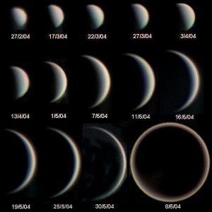 Collage che mostra l’evoluzione della fase e della dimensione di Venere visto dal pianeta Terra