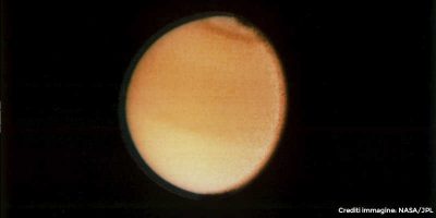 Titano visto dalla sonda Voyager 2, nel 1980
