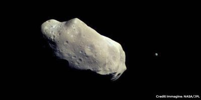 243 Ida e il piccolo Dattilo, fotografati dalla sonda Galileo il 28 agosto 1993