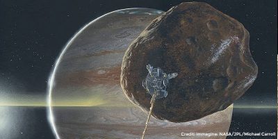 Illustrazione che mostra il sorvolo di Amaltea, uno degli ultimi compiti della sonda