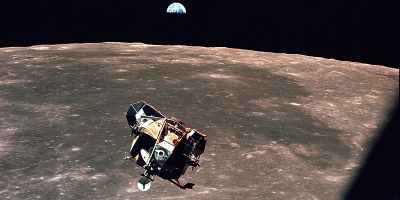 Immagine della Missione Apollo 11 con osservazione della Terra dalla Luna