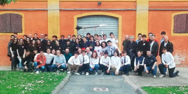 Foto di gruppo dei team della finale nazionale di CanSat 2021/2022