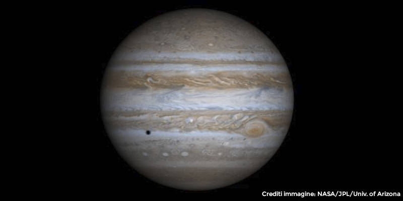 Il disco di Giove fotografato nel 2000 dalla sonda Cassini, mentre Galileo era ancora operativa