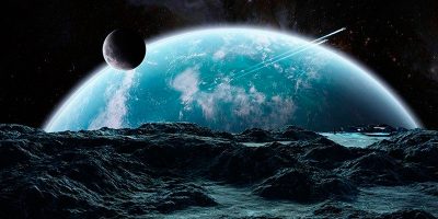 Illustrazione fantasiosa 3D che mostra la vista di altri pianeti vicini e di navicelle spaziali dal suolo di un pianeta alieno.