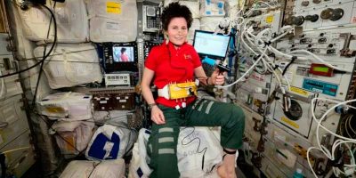 Samantha Cristoforetti durante una delle sue missioni sulla ISS
