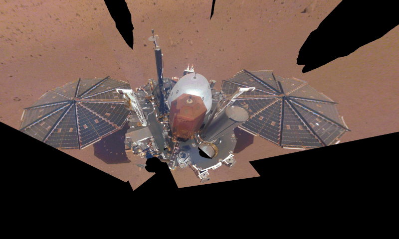 Animazione che mostra i pannelli del lander InSight all’inizio e al termine della sua missione