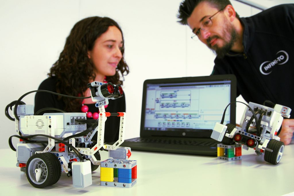 Costruzione di piccoli modellini robot