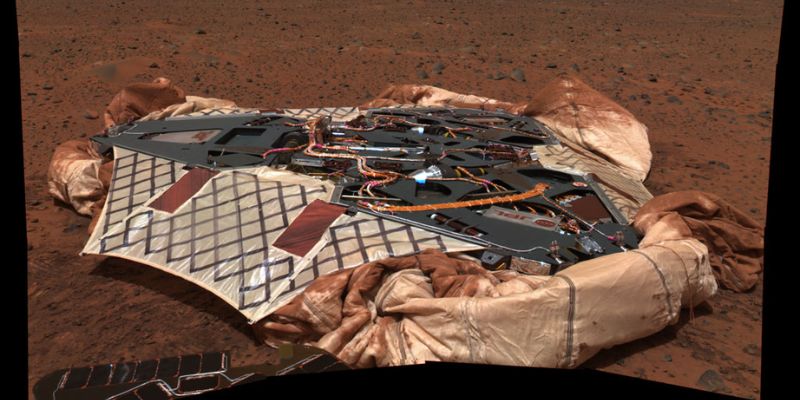Il lander di Spirit su Marte, fotografato dal rover stesso 16 sol dopo il suo arrivo