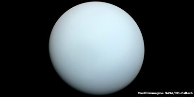 Urano fotografato dalla Voyager 2 poco prima del suo sorvolo.