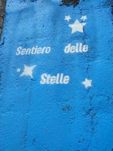 Marciapiedi di ingresso del sentiero delle stelle