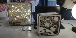 Presentazione progetto Gilrs Code It better: lampade di legno a tema spaziale